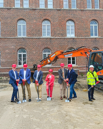 Diese Woche fand der erste Spatenstich für die rund 6,7 Millionen Euro schwere Baumaßnahme des Staatlichen Baumanagements Region Nord-West statt.