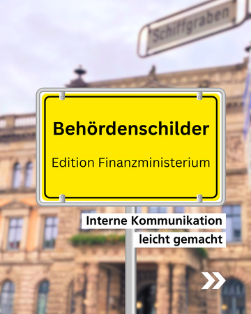 Interne Kommunikation leichtgemacht - Ein Ortsschild mit der Aufschrift "Behördenschilder - Edition Finanzministerium". Im Hintergrund verschwommen kann man das Gebäude des Finanzministeriums erkennen.