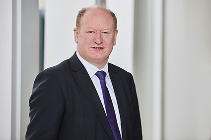 Finanzminister Reinhold Hilbers, heller HIntergrund