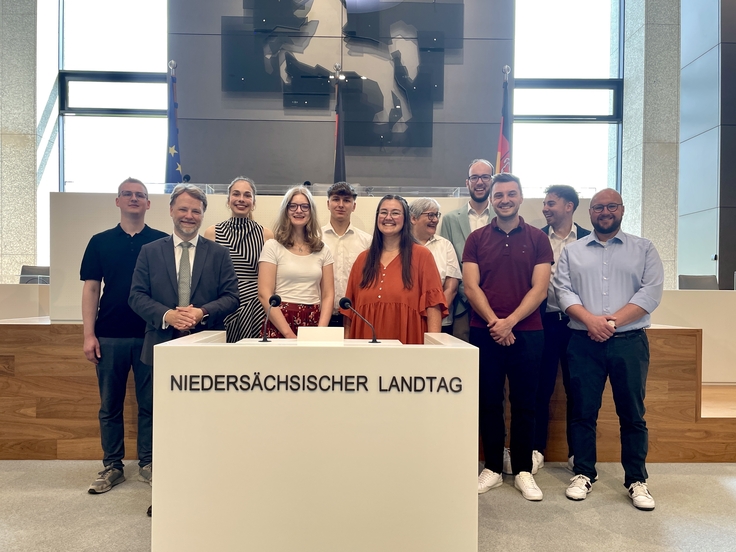 Gruppenbild im Niedersächsischen Landtag