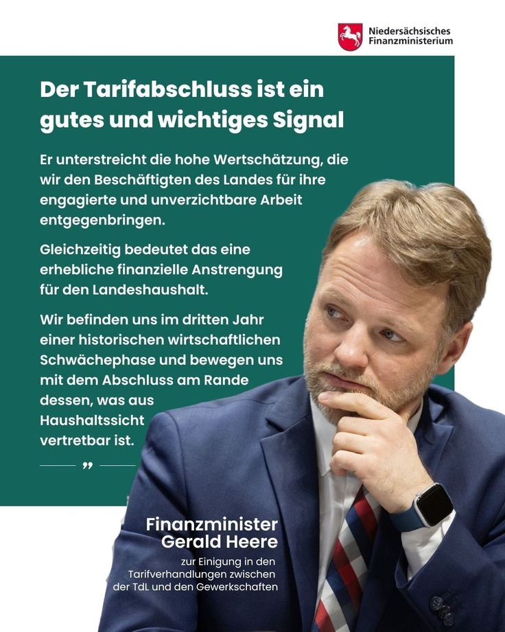 Minister Heere in Denkerpose zum Tarifabschluss