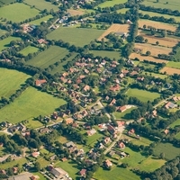 Blick auf ein Dorf von oben